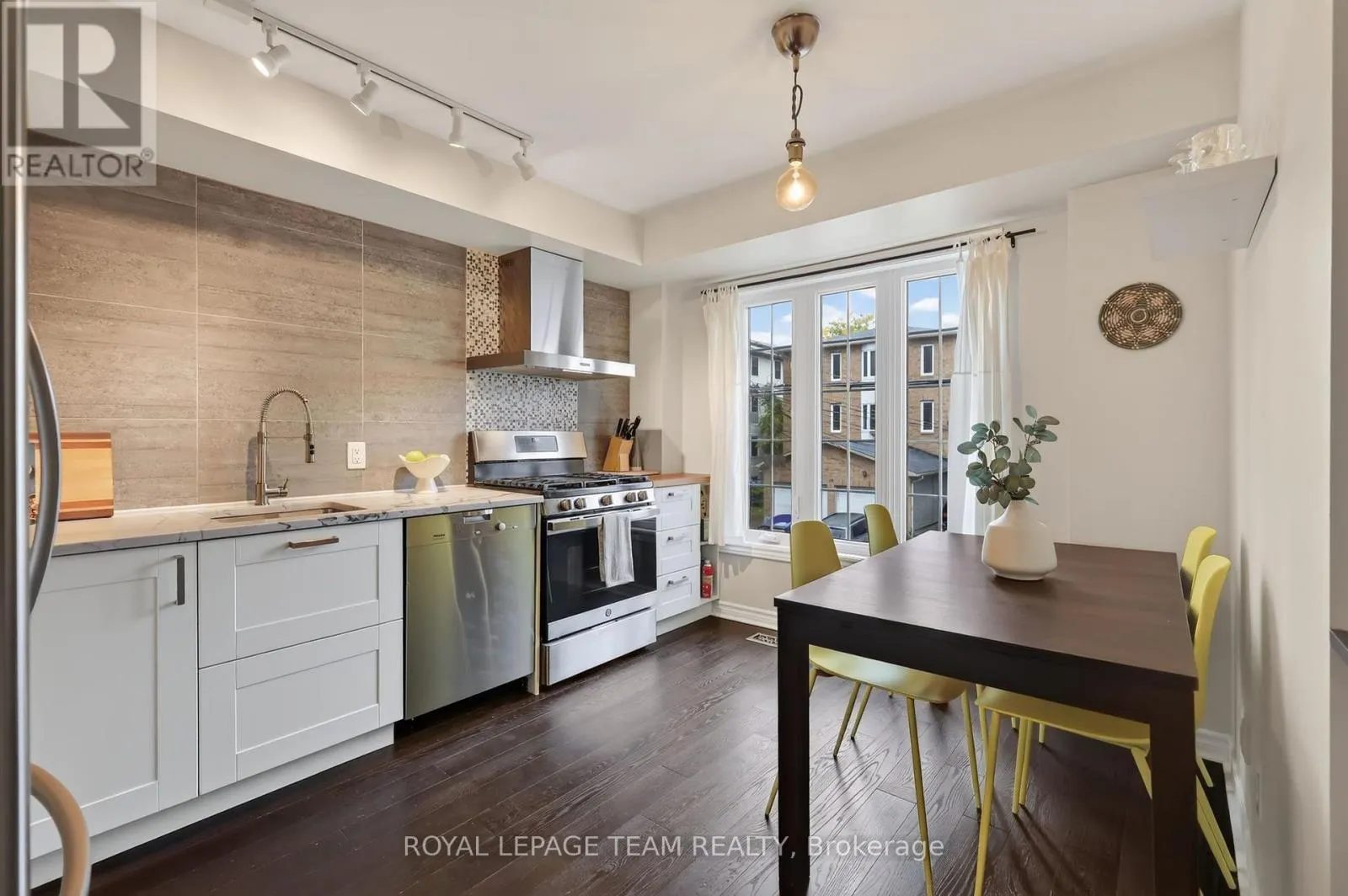 11 - 13 ROBINSON AVENUE