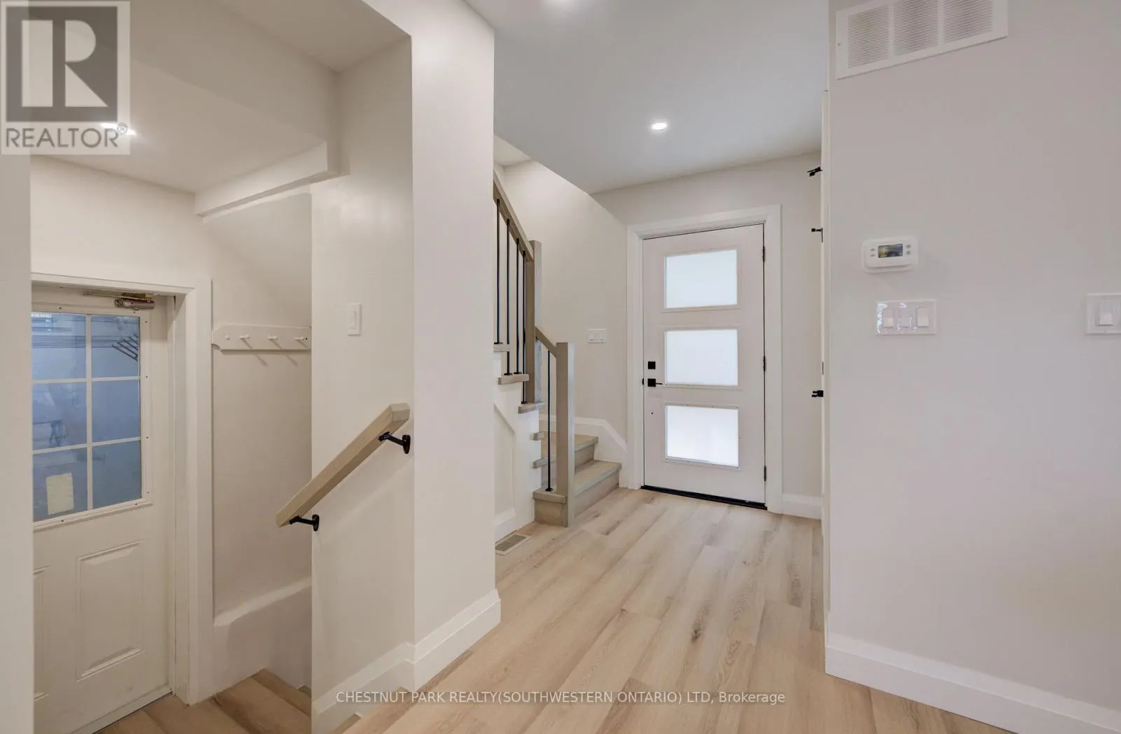 34 MOORE AVENUE N