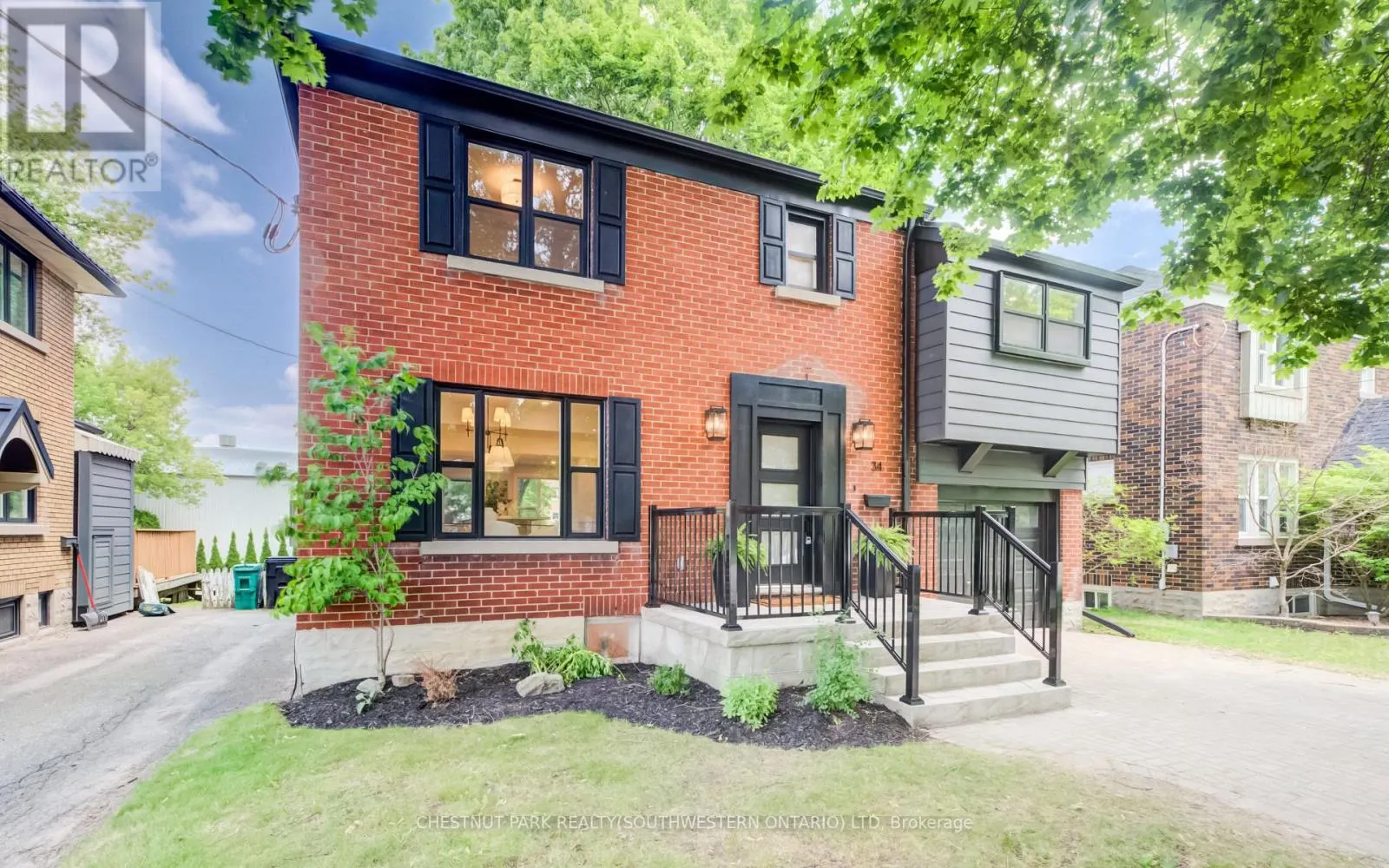 34 MOORE AVENUE N