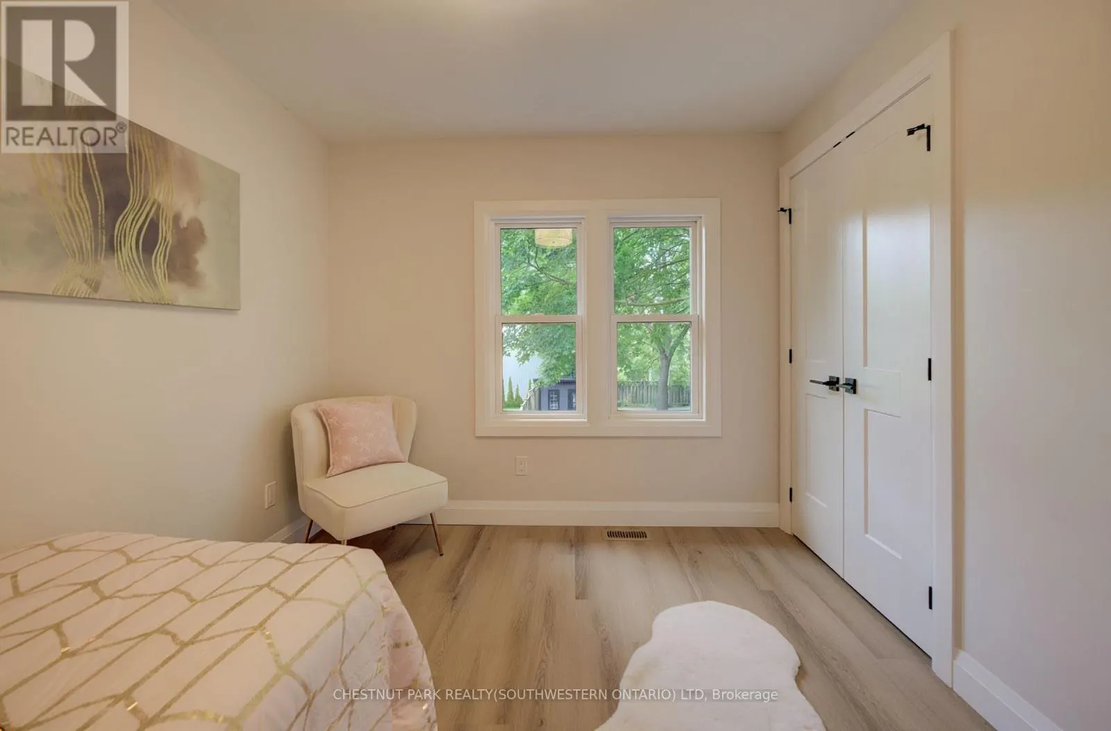 34 MOORE AVENUE N