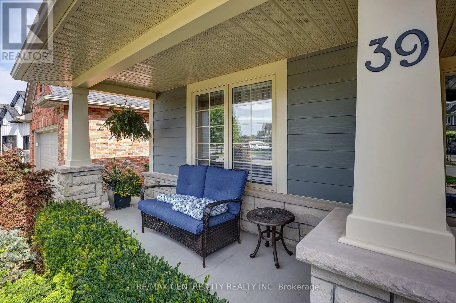 39 HICKORY LANE