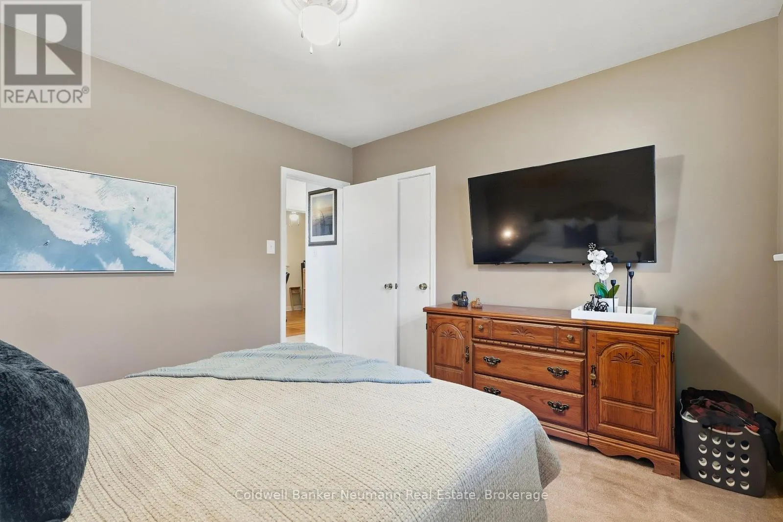 82 KNIGHTSWOOD BOULEVARD