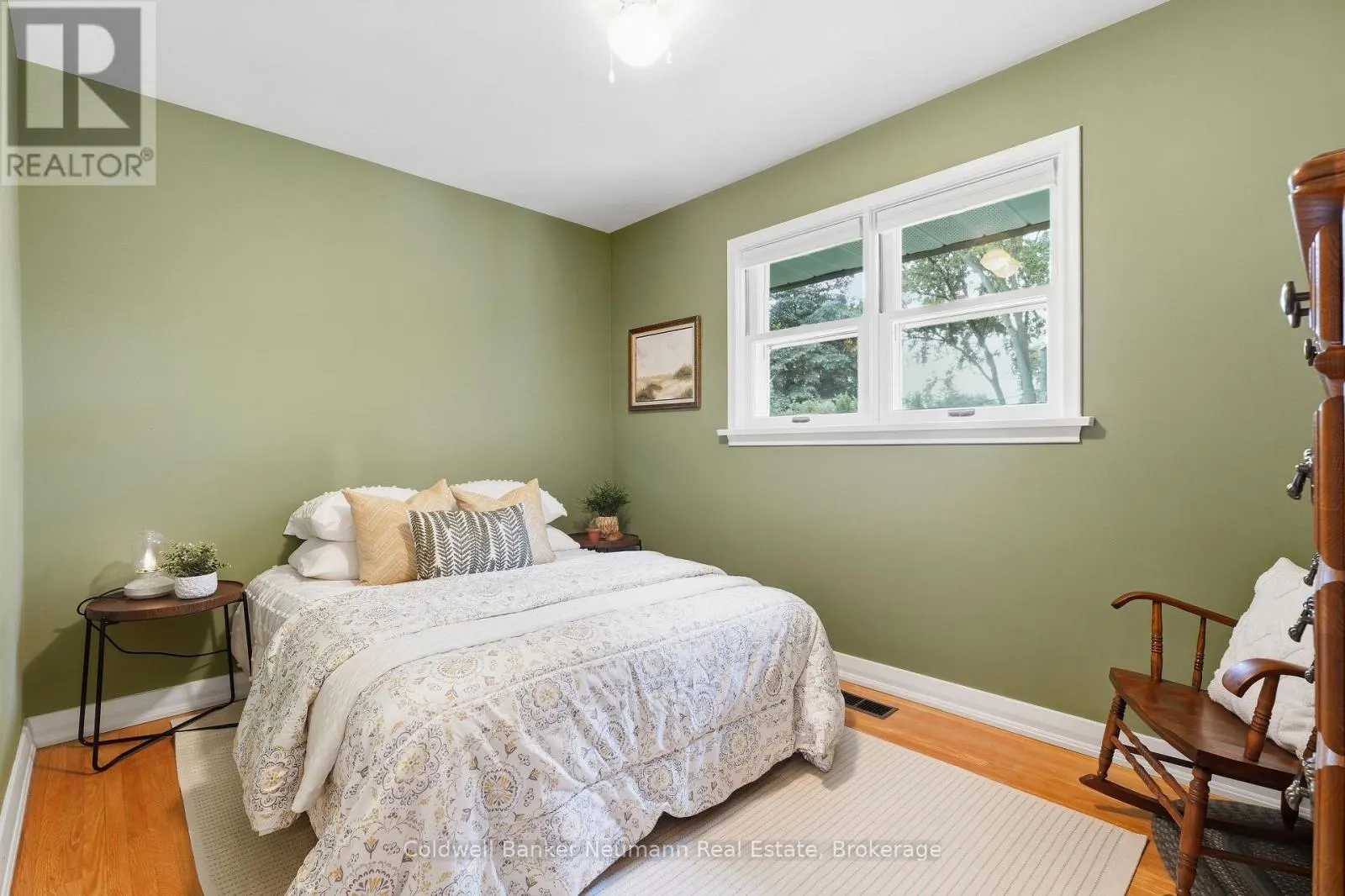 82 KNIGHTSWOOD BOULEVARD