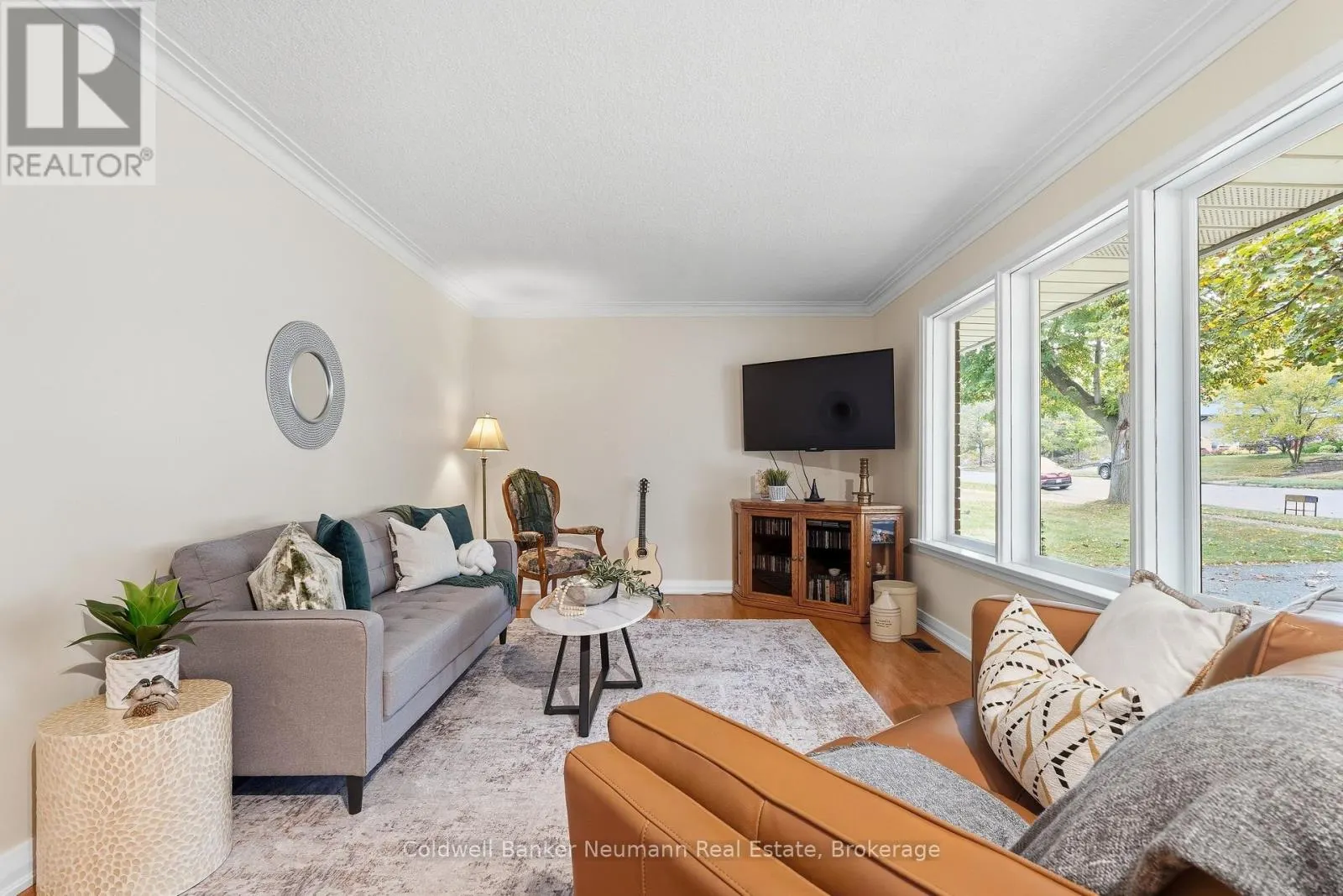 82 KNIGHTSWOOD BOULEVARD