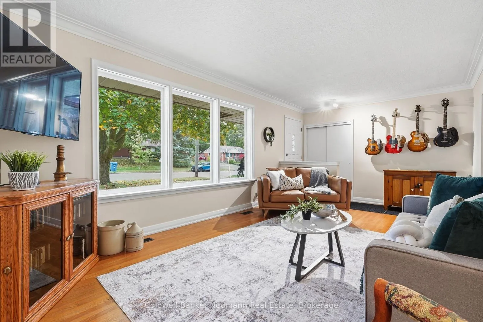 82 KNIGHTSWOOD BOULEVARD