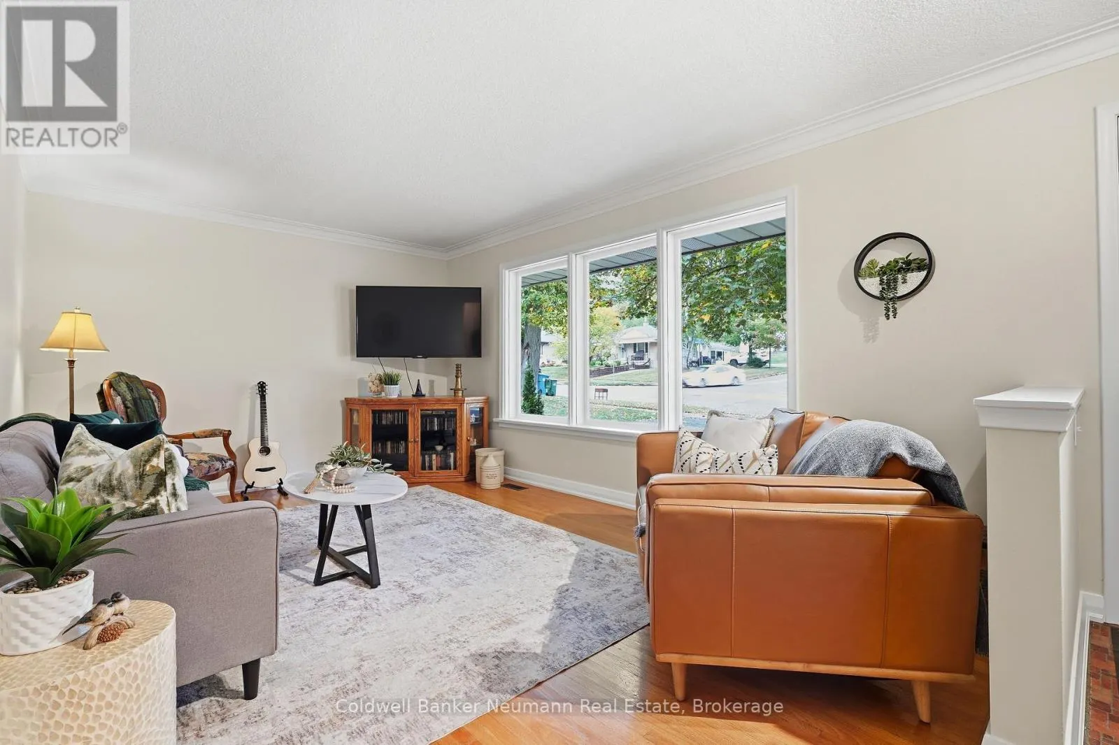 82 KNIGHTSWOOD BOULEVARD