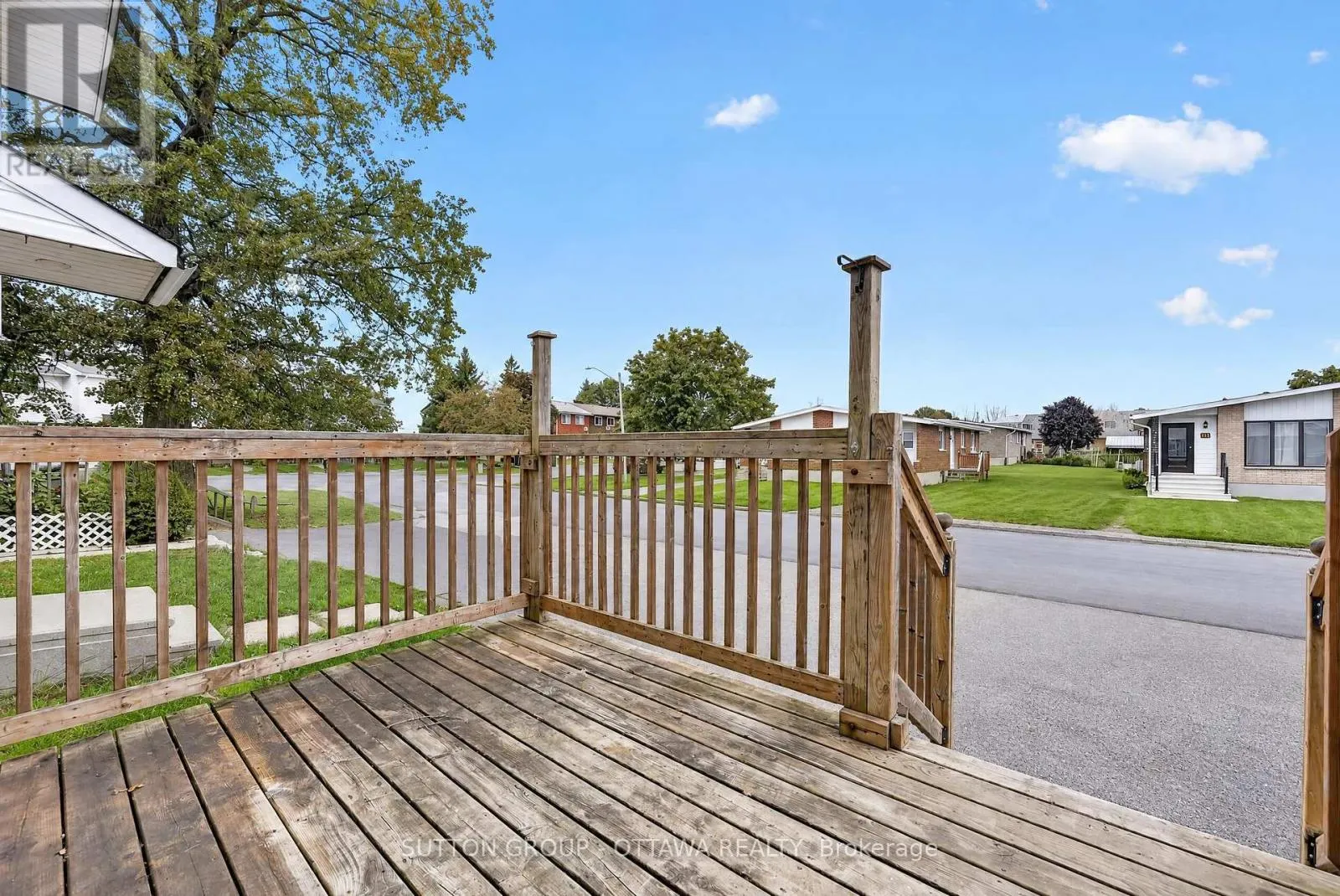 24 CARRAWAY CRESCENT