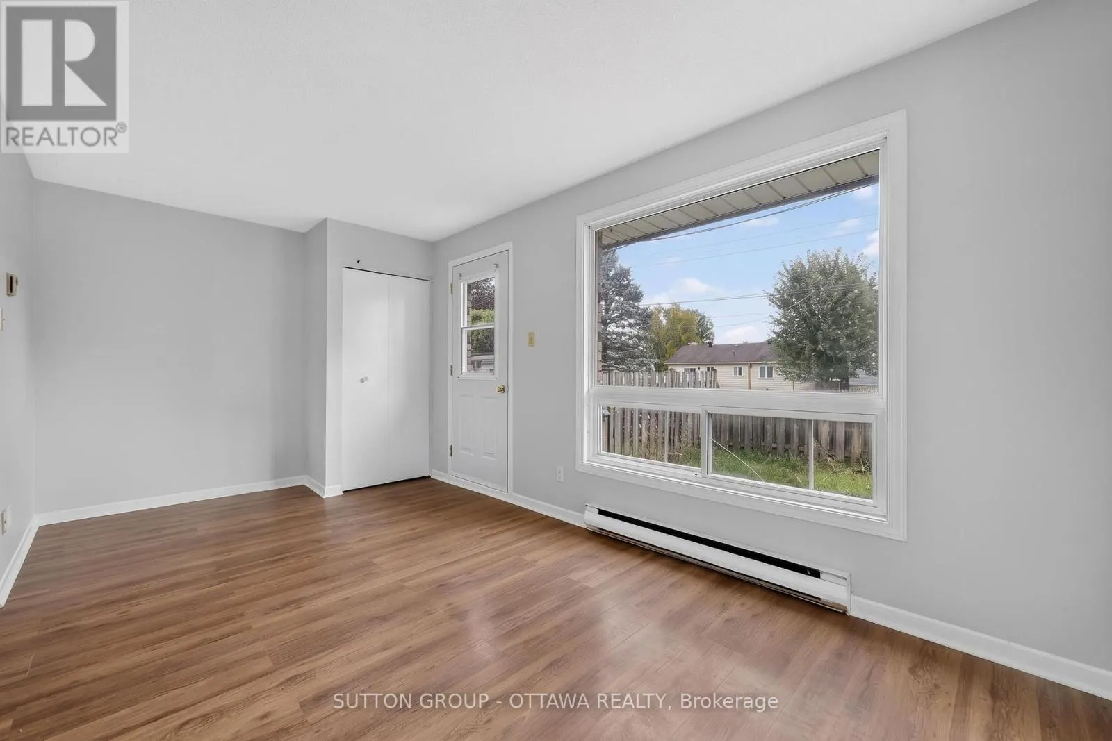 24 CARRAWAY CRESCENT