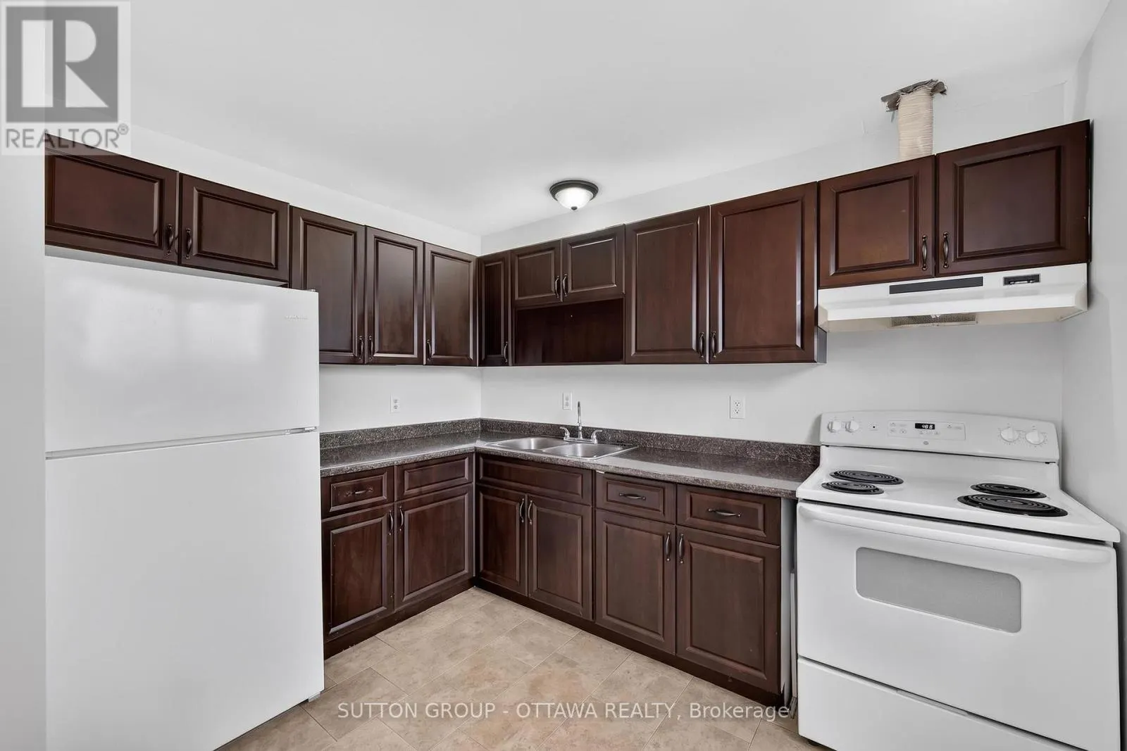 24 CARRAWAY CRESCENT