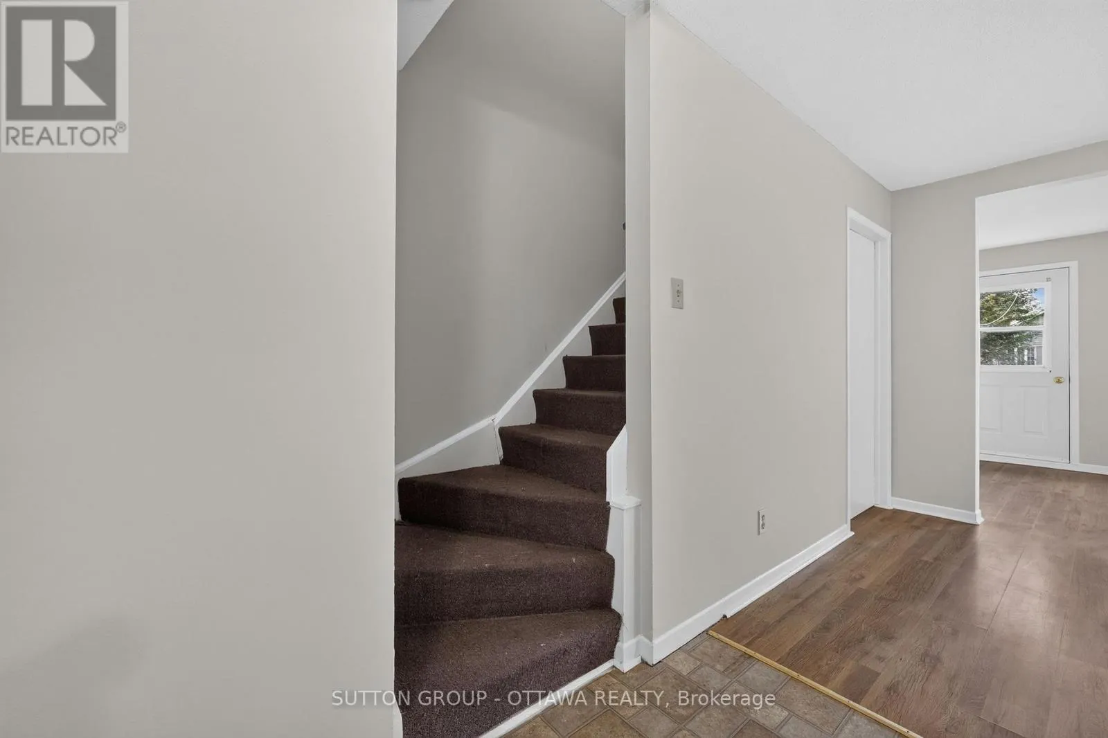 24 CARRAWAY CRESCENT