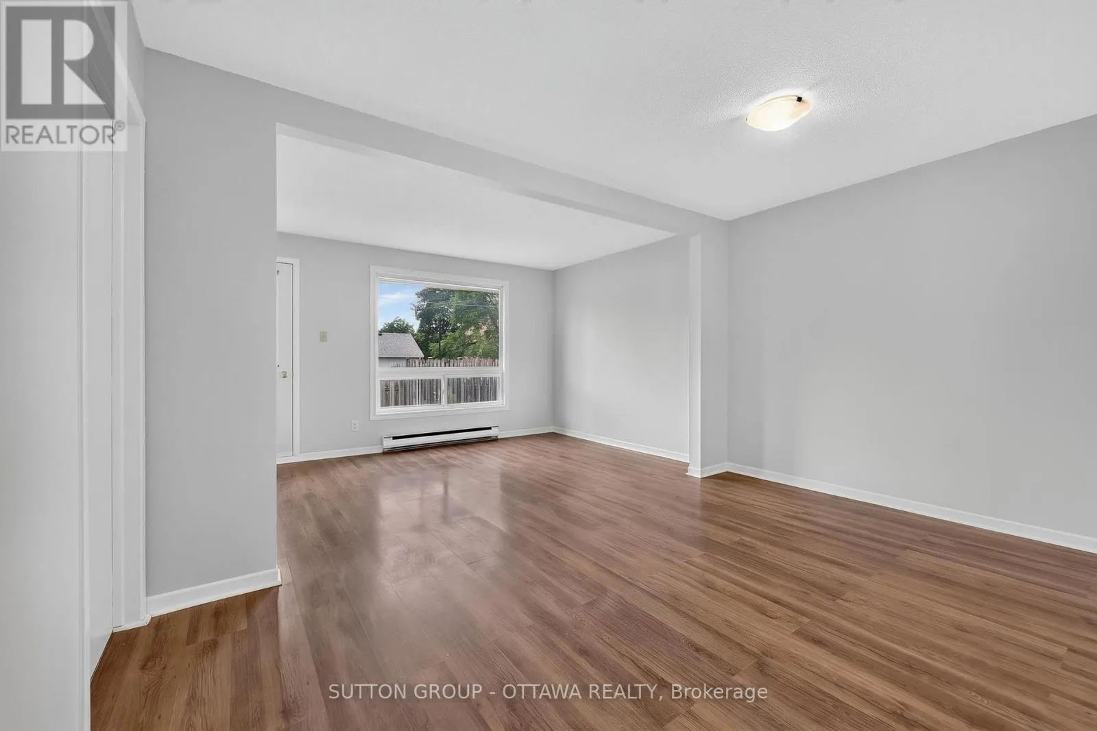 24 CARRAWAY CRESCENT