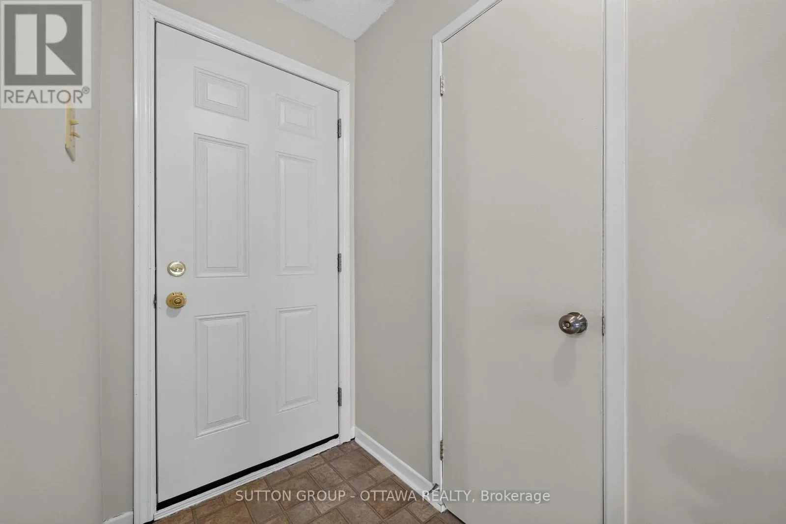 24 CARRAWAY CRESCENT