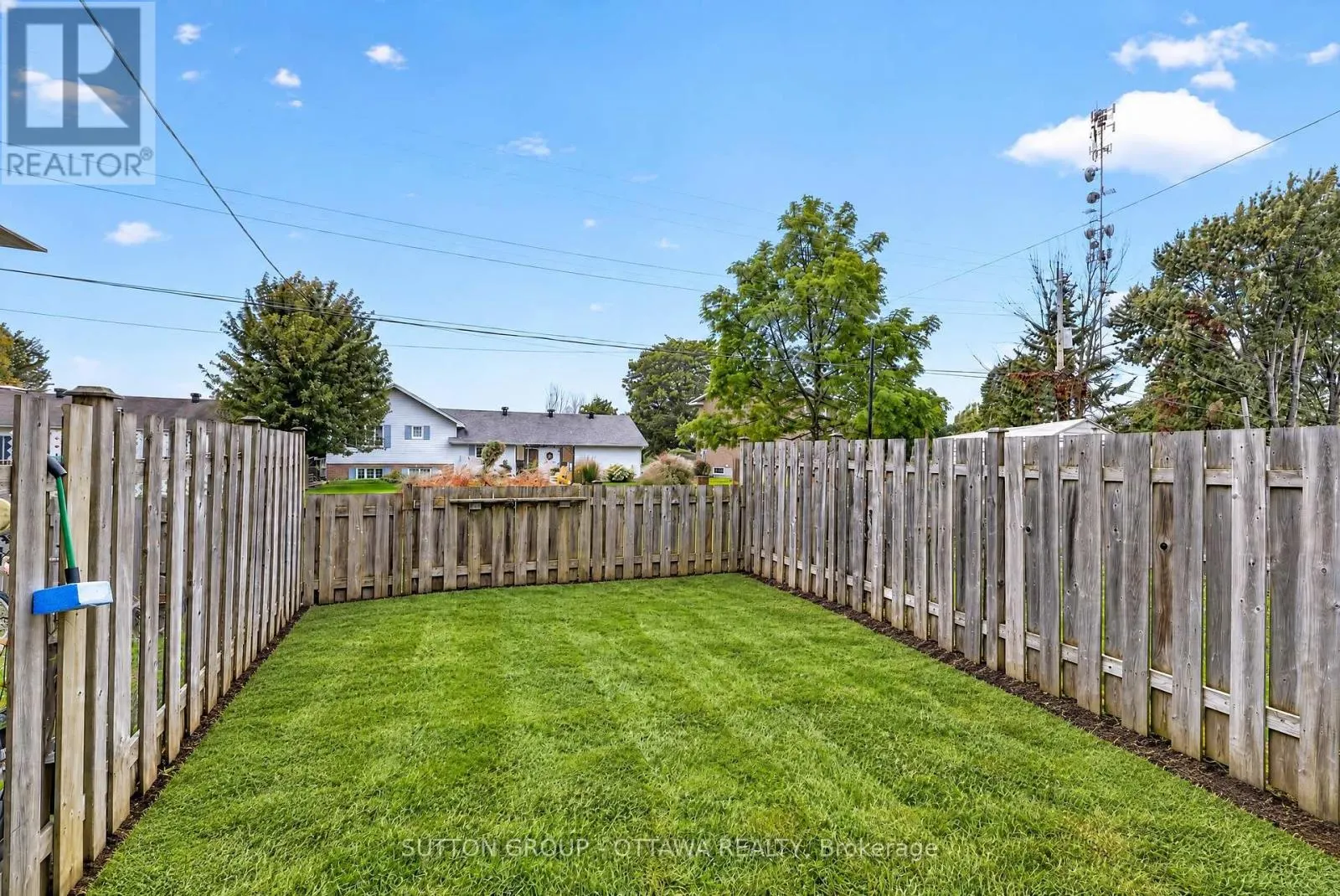 24 CARRAWAY CRESCENT