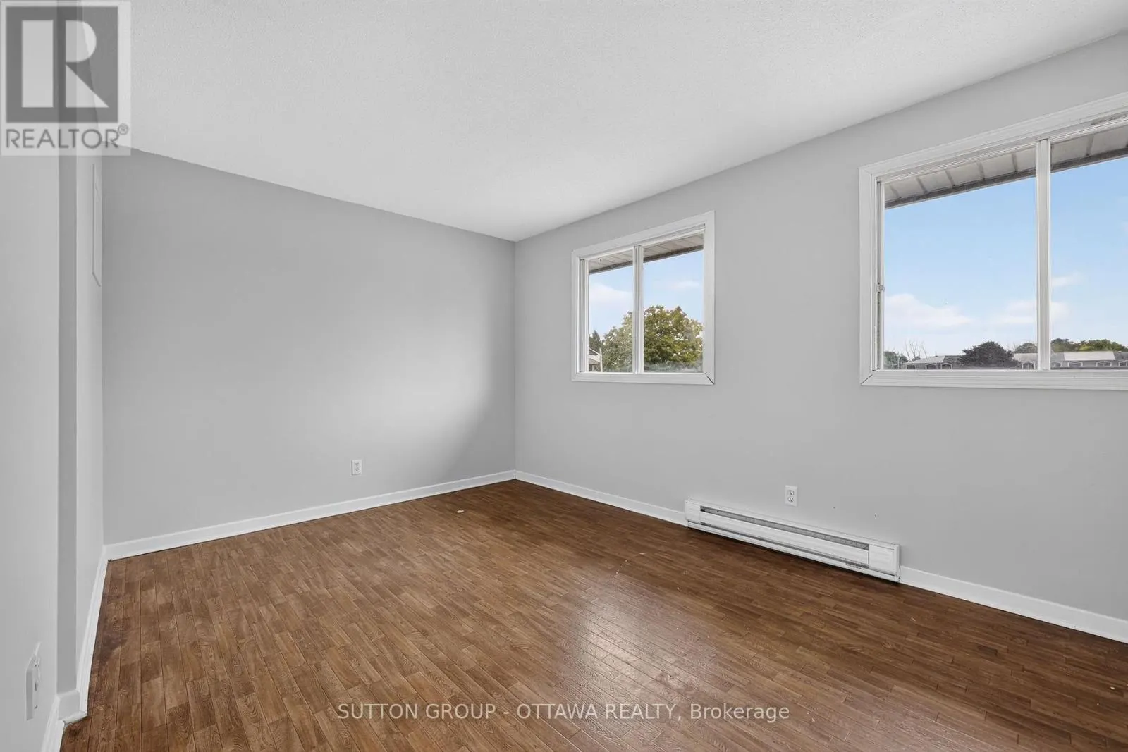 24 CARRAWAY CRESCENT