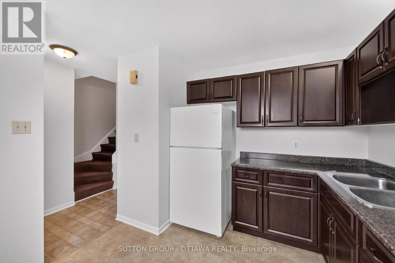 24 CARRAWAY CRESCENT