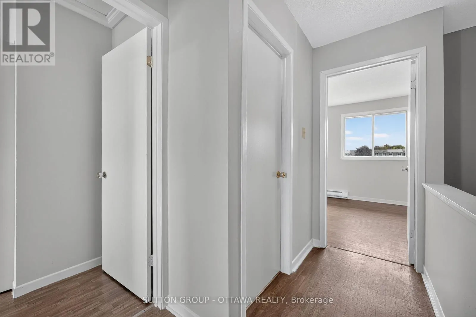 24 CARRAWAY CRESCENT