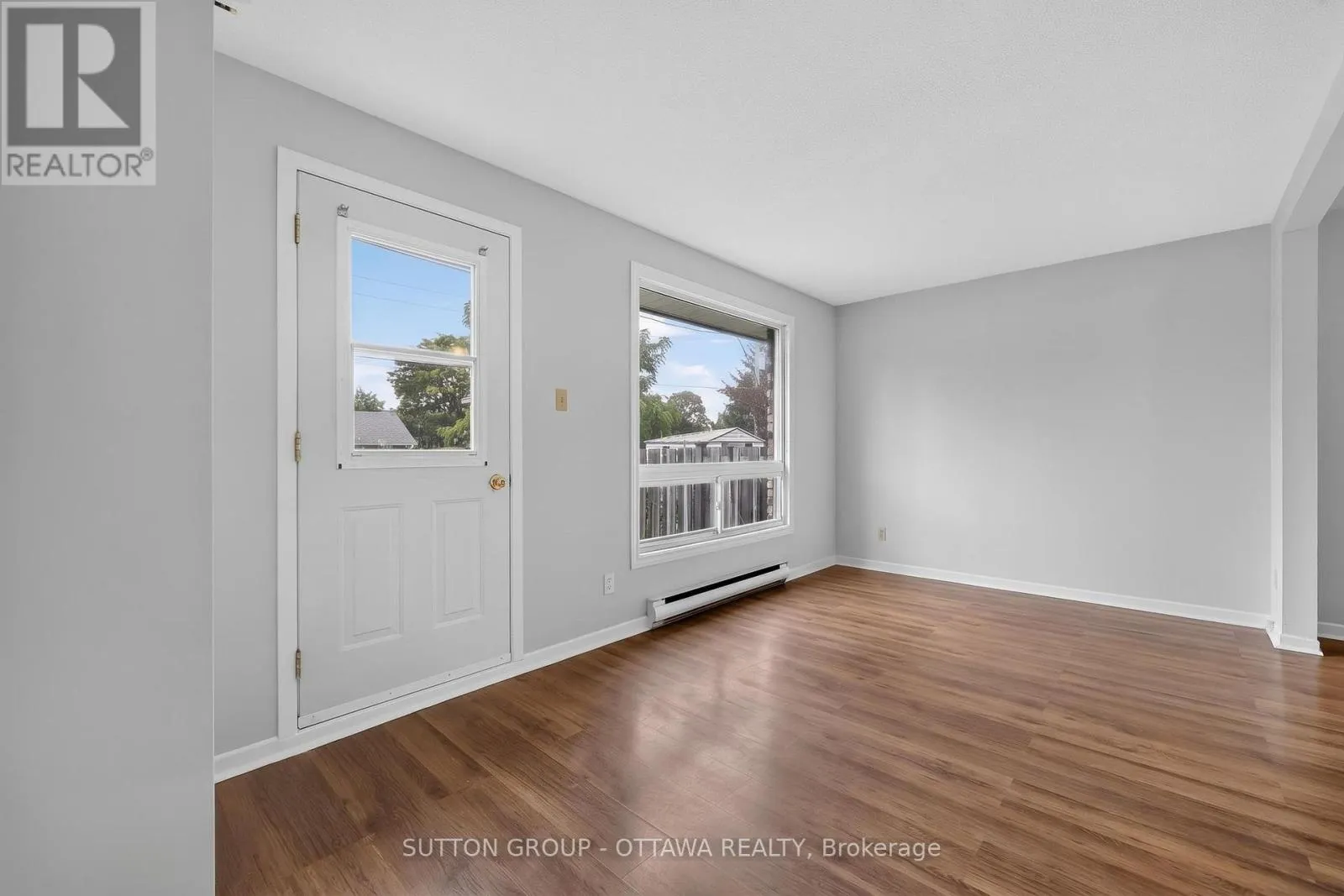 24 CARRAWAY CRESCENT