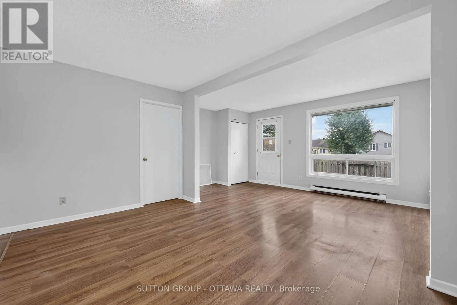 24 CARRAWAY CRESCENT