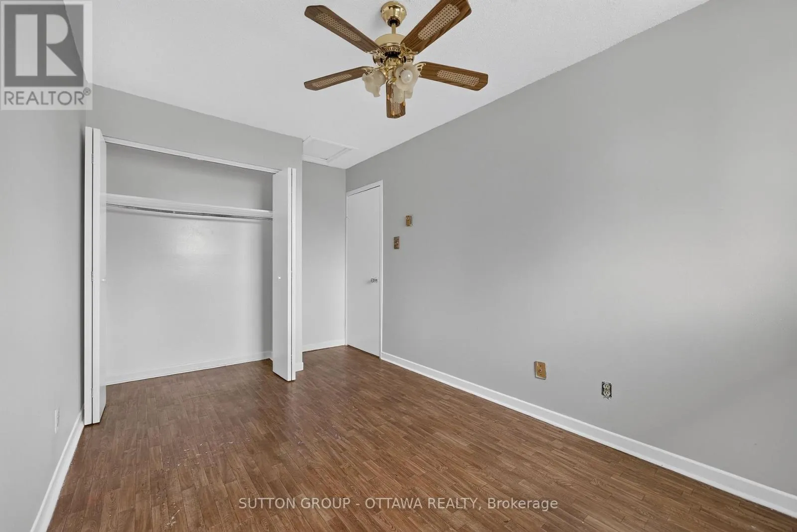 24 CARRAWAY CRESCENT