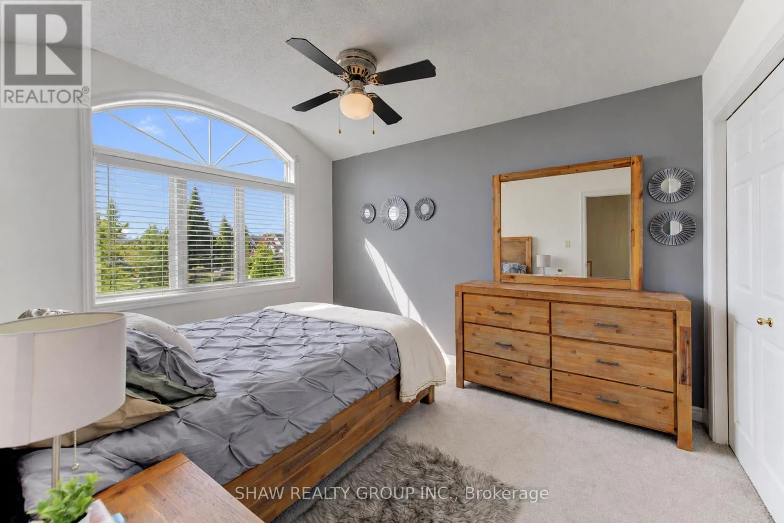 88 DECARO CRESCENT