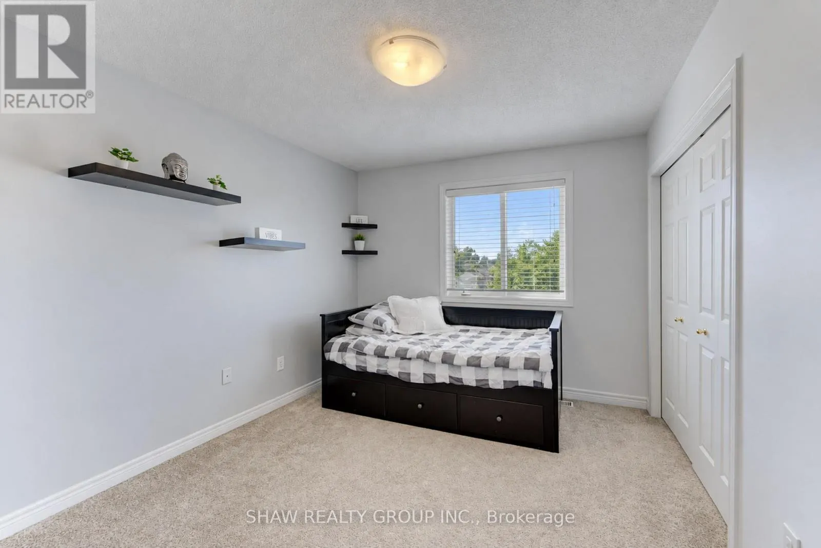 88 DECARO CRESCENT