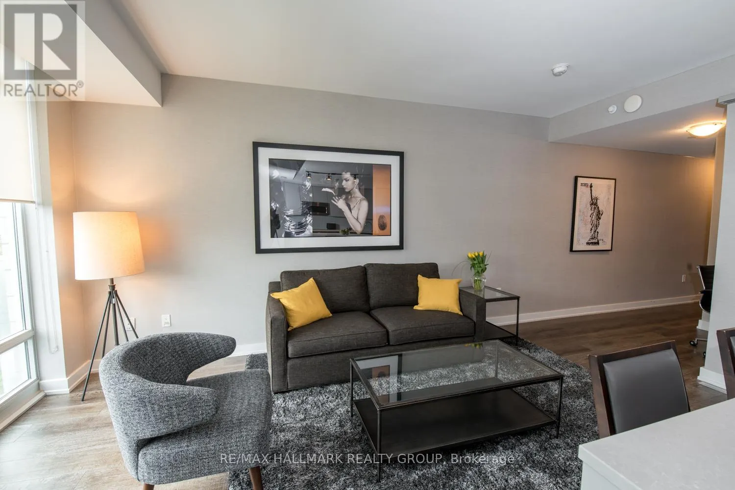 210 - 111 CHAMPAGNE AVENUE
