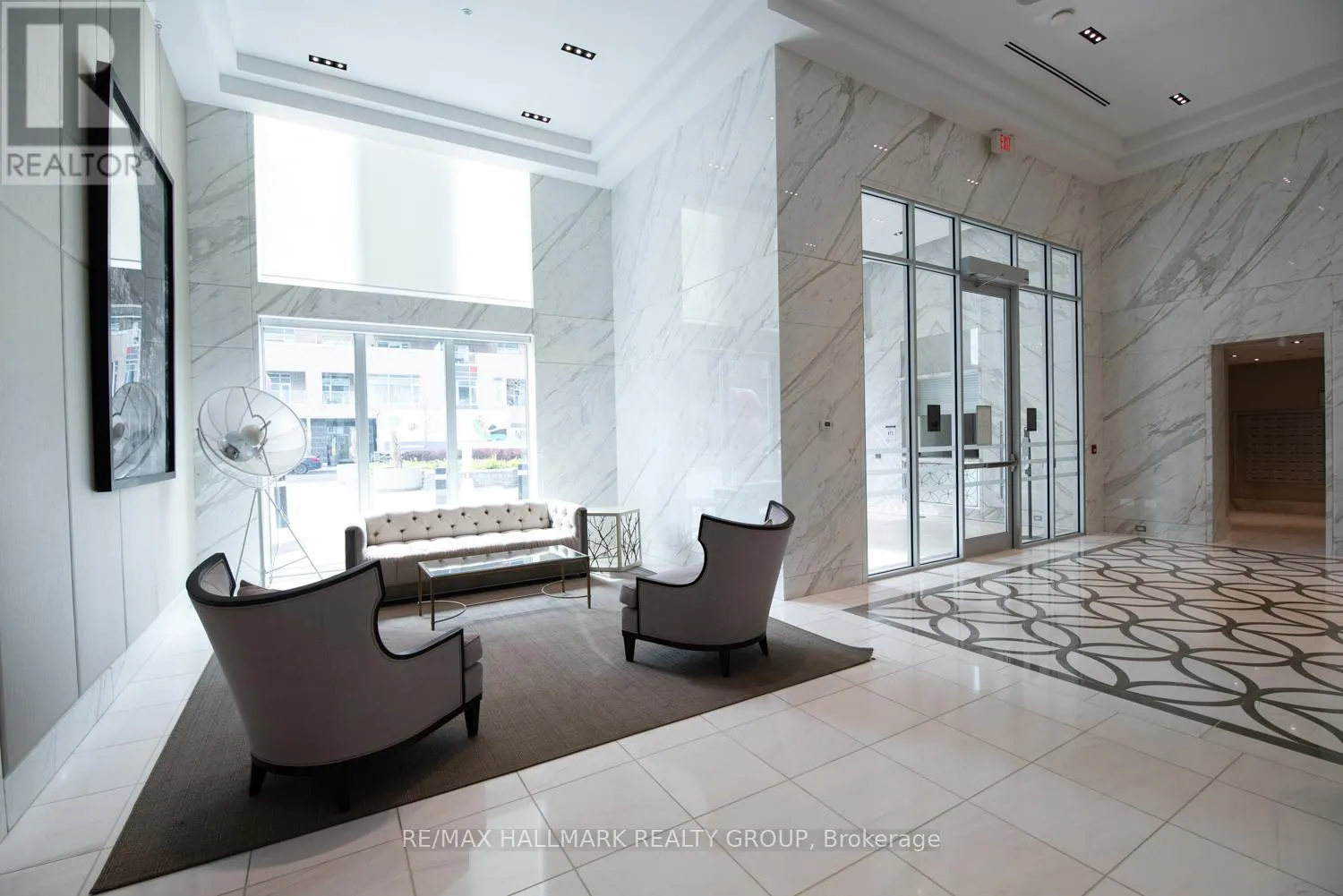 210 - 111 CHAMPAGNE AVENUE
