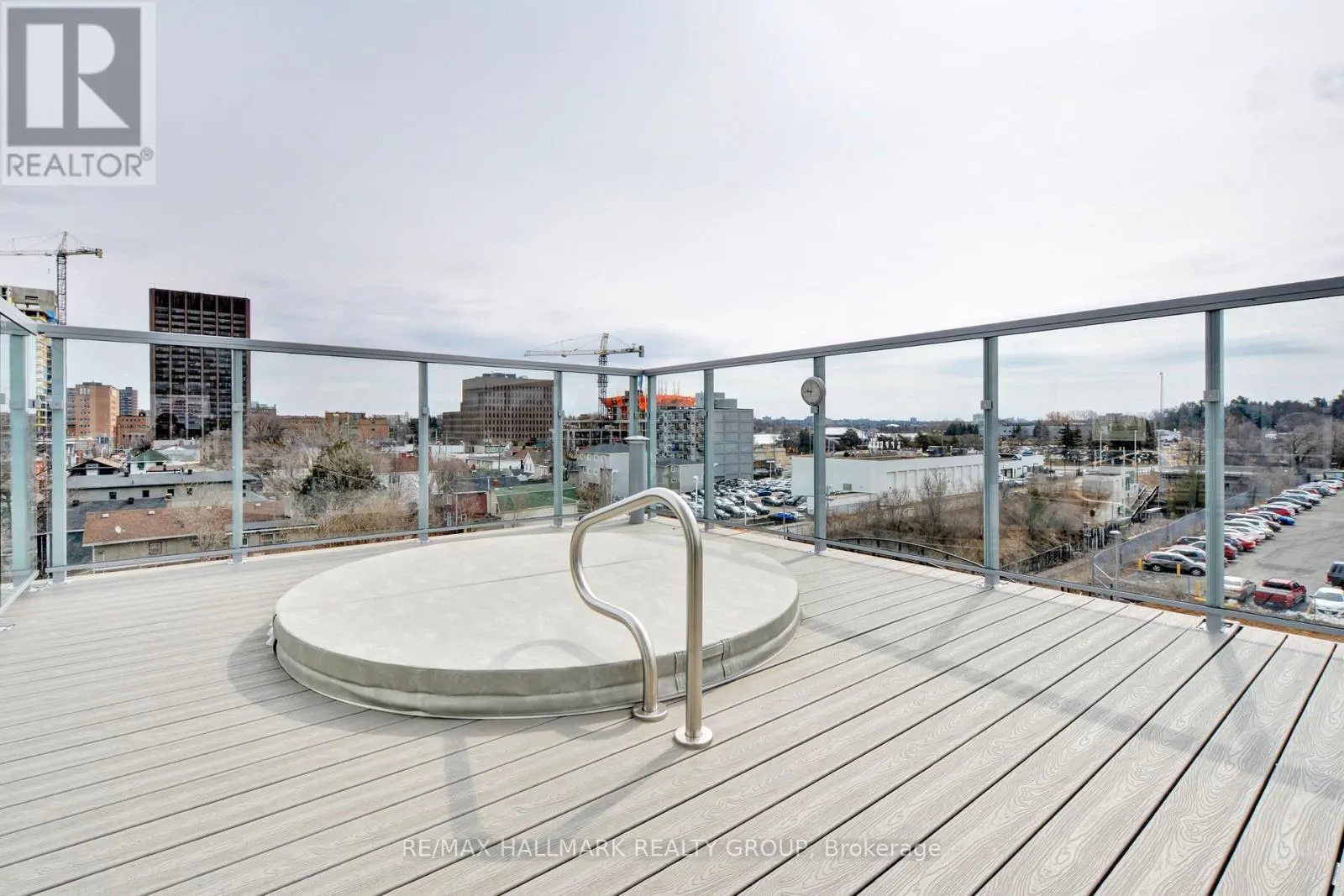 210 - 111 CHAMPAGNE AVENUE