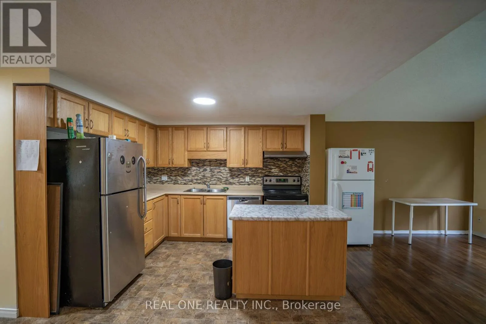 971 CREEKSIDE DRIVE