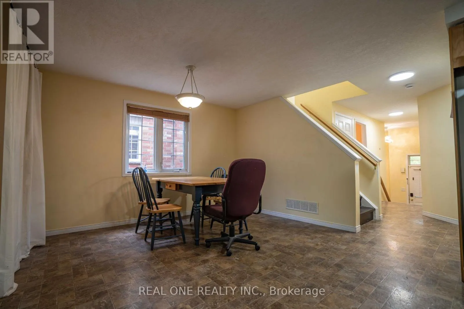 971 CREEKSIDE DRIVE