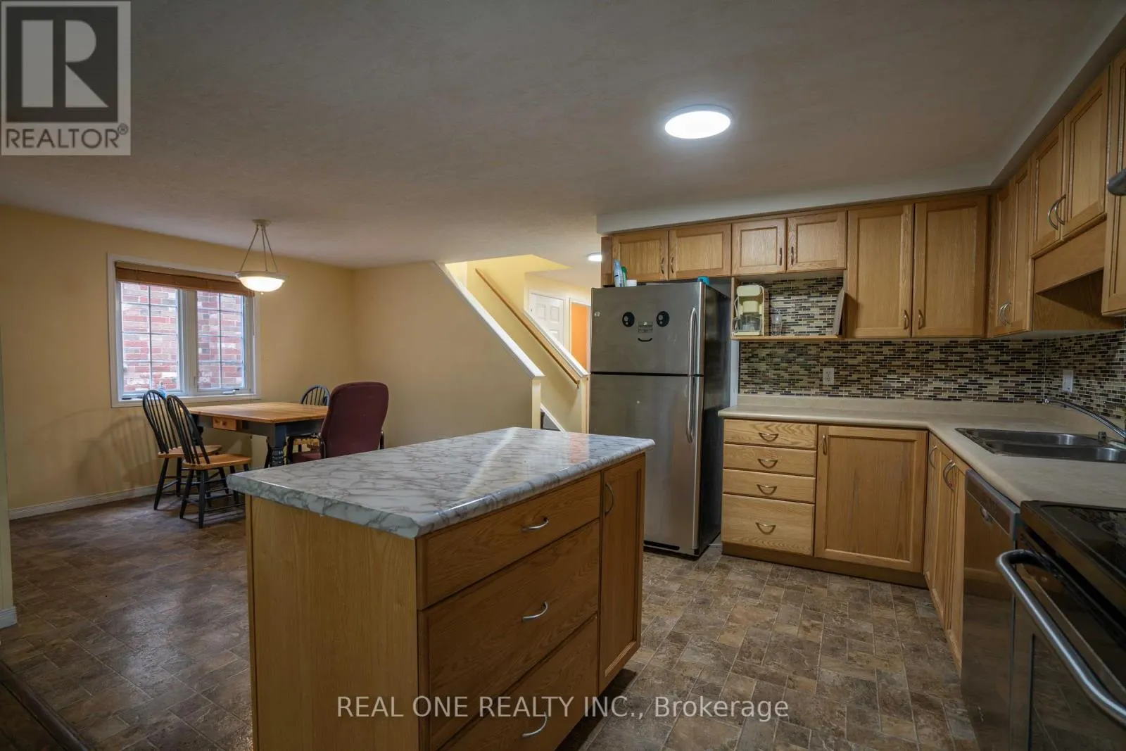 971 CREEKSIDE DRIVE