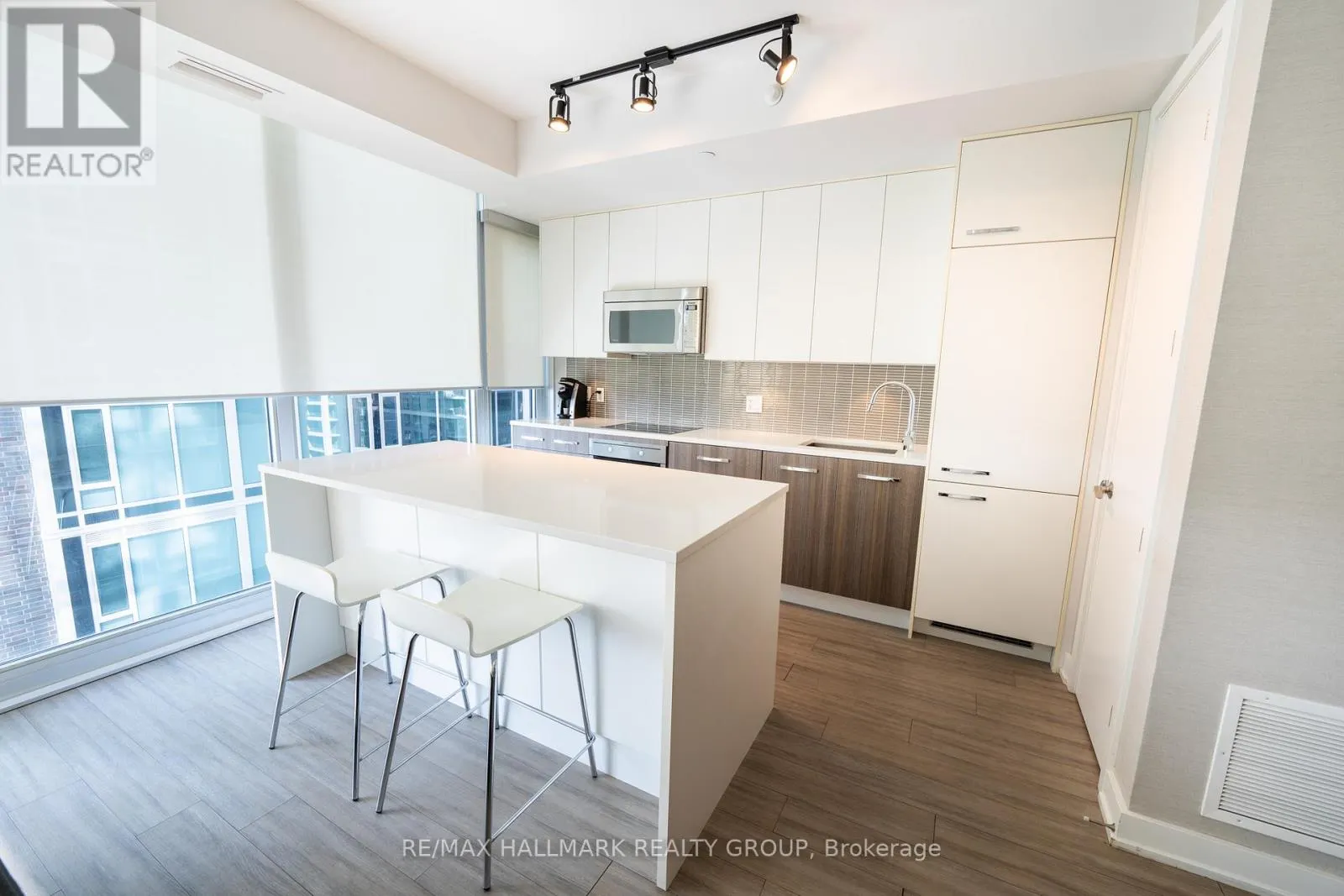 611 - 111 CHAMPAGNE AVENUE