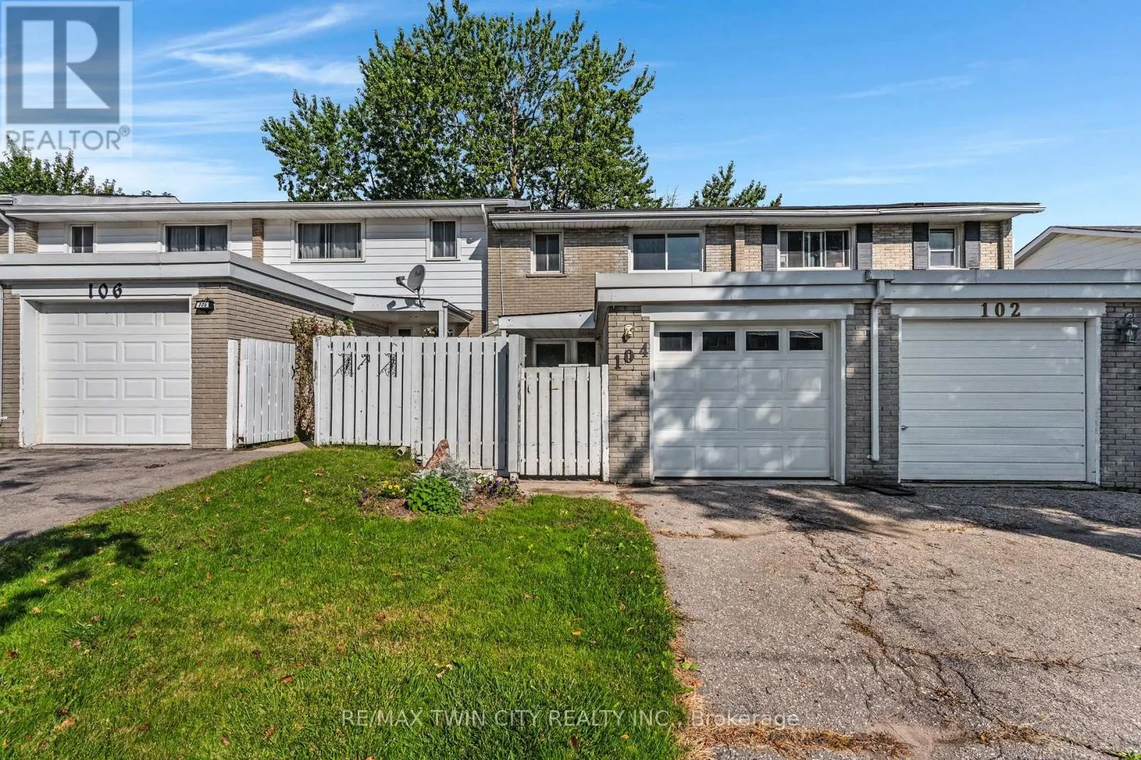 104 RALGREEN CRESCENT