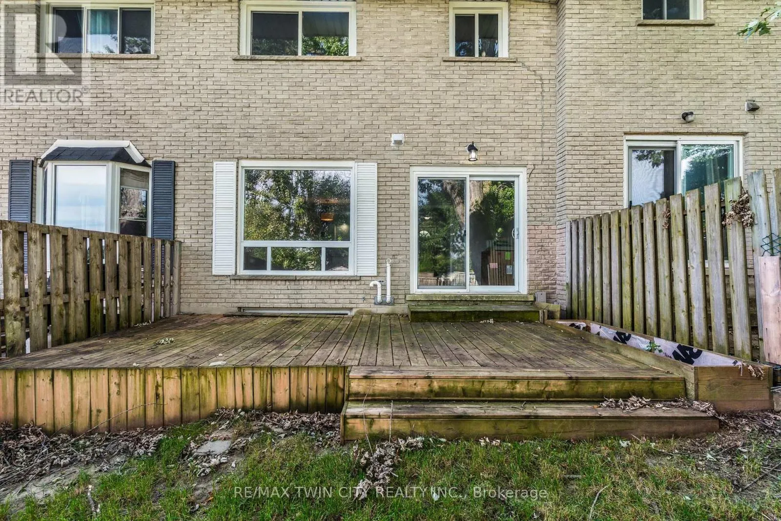 104 RALGREEN CRESCENT