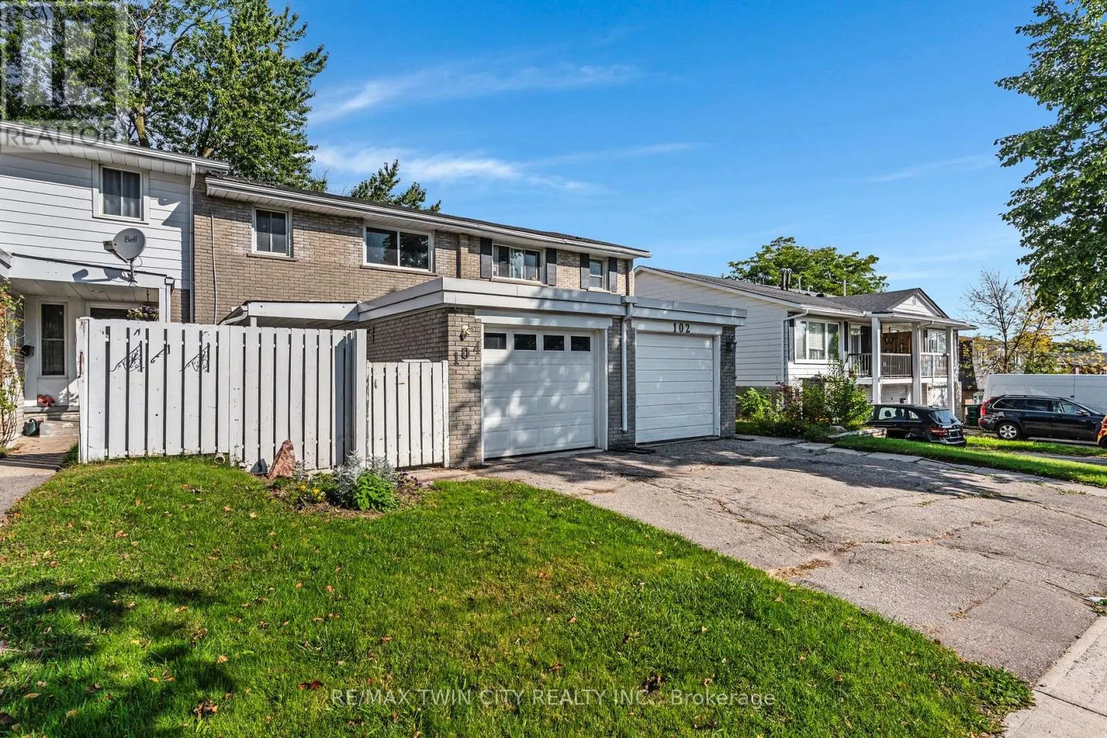 104 RALGREEN CRESCENT