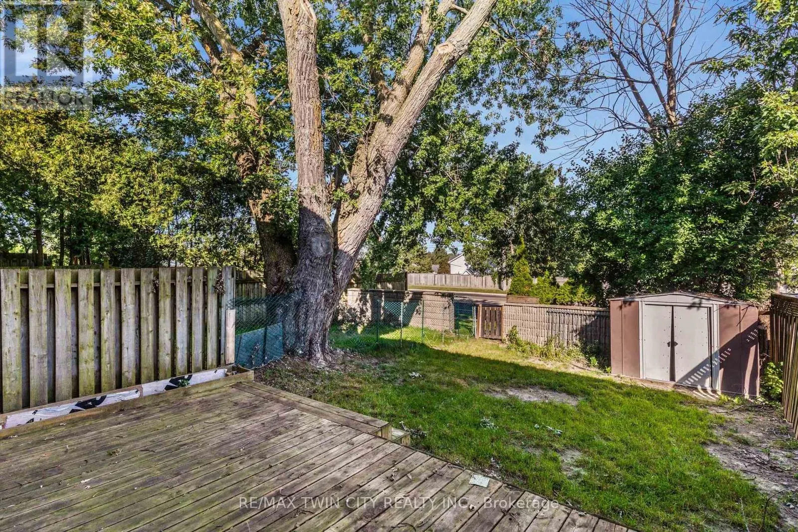 104 RALGREEN CRESCENT