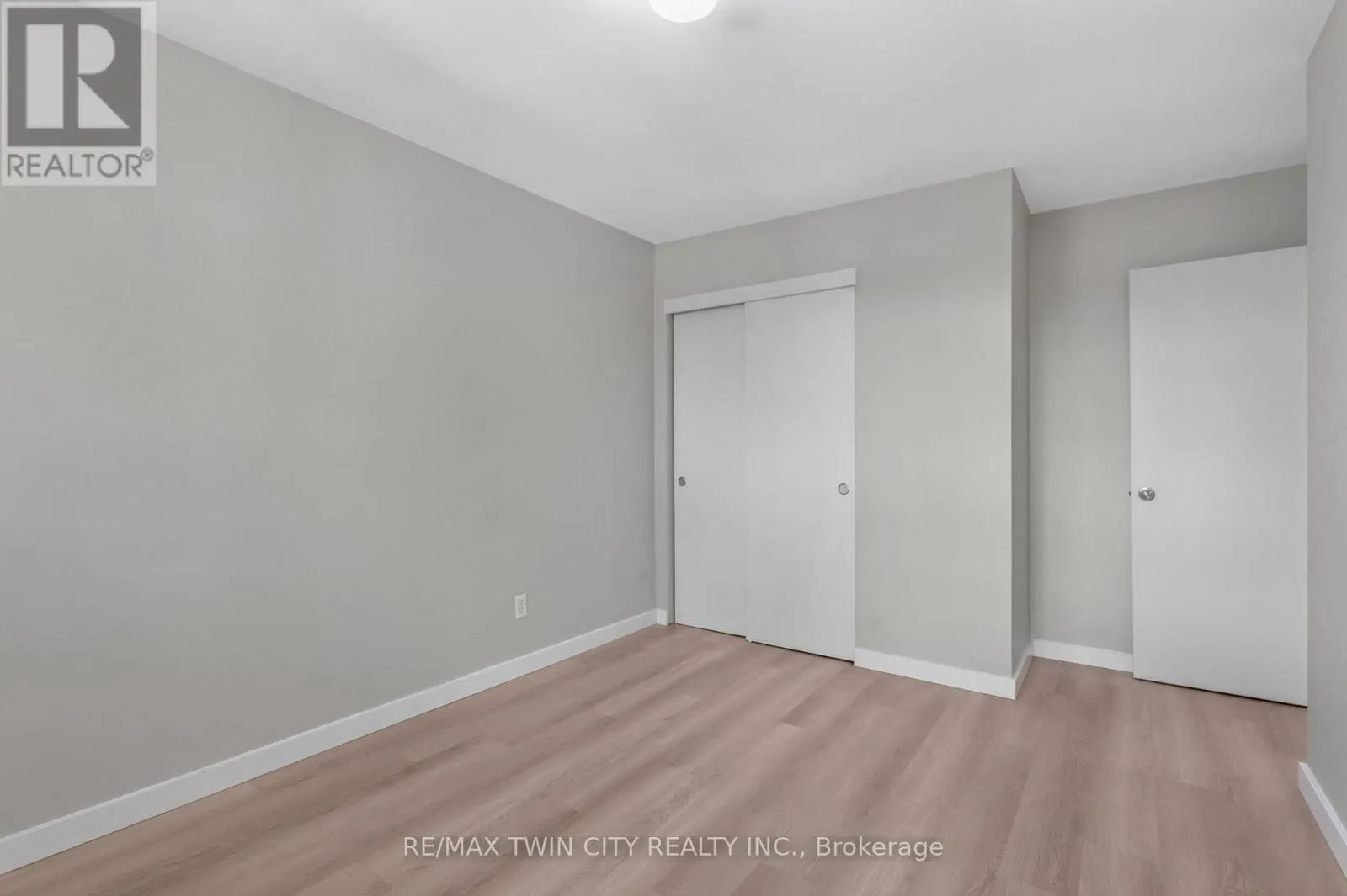 104 RALGREEN CRESCENT