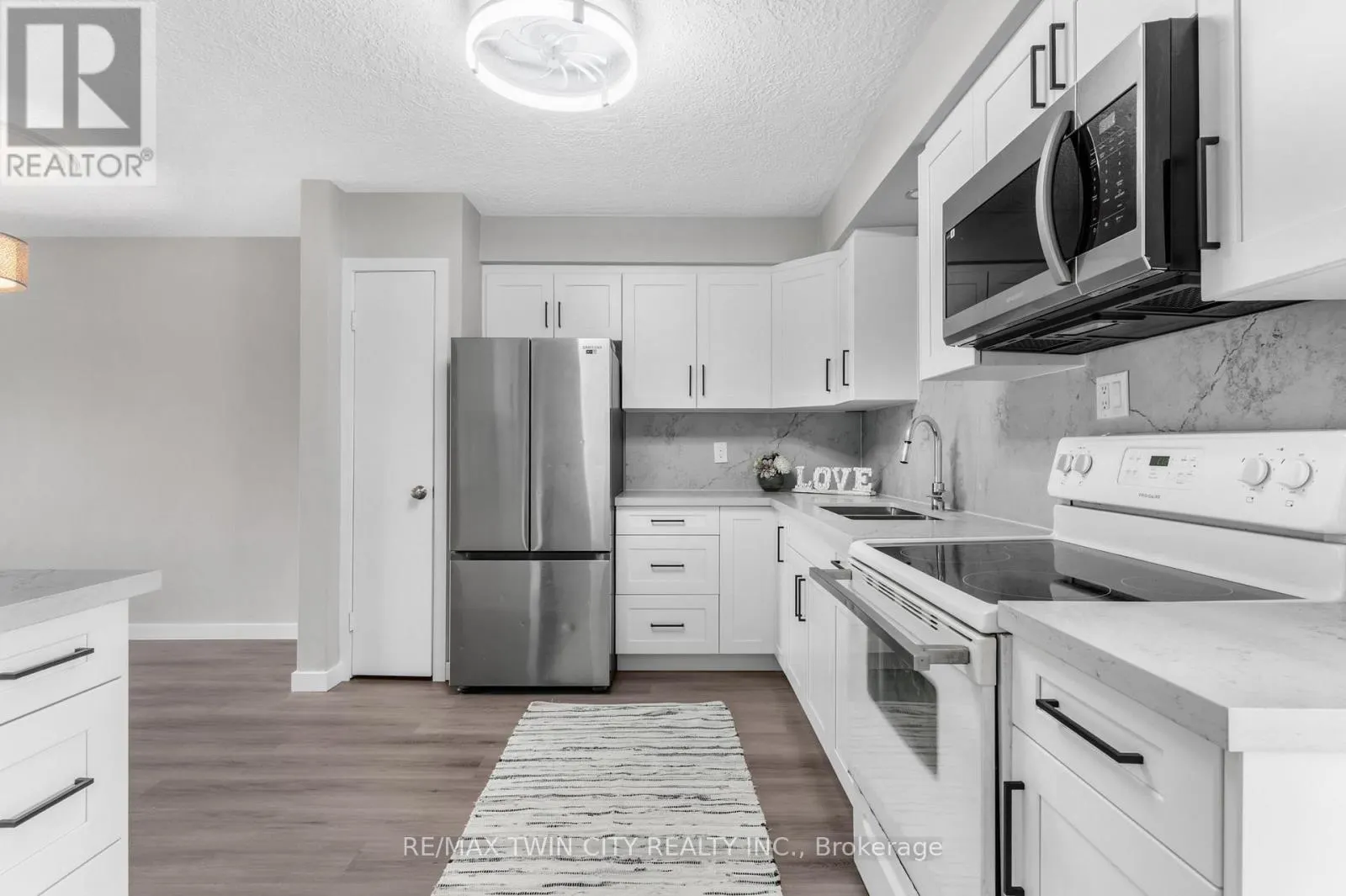104 RALGREEN CRESCENT