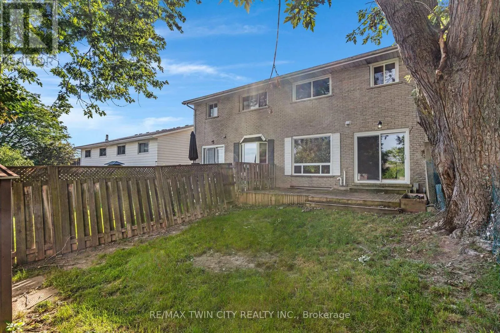 104 RALGREEN CRESCENT