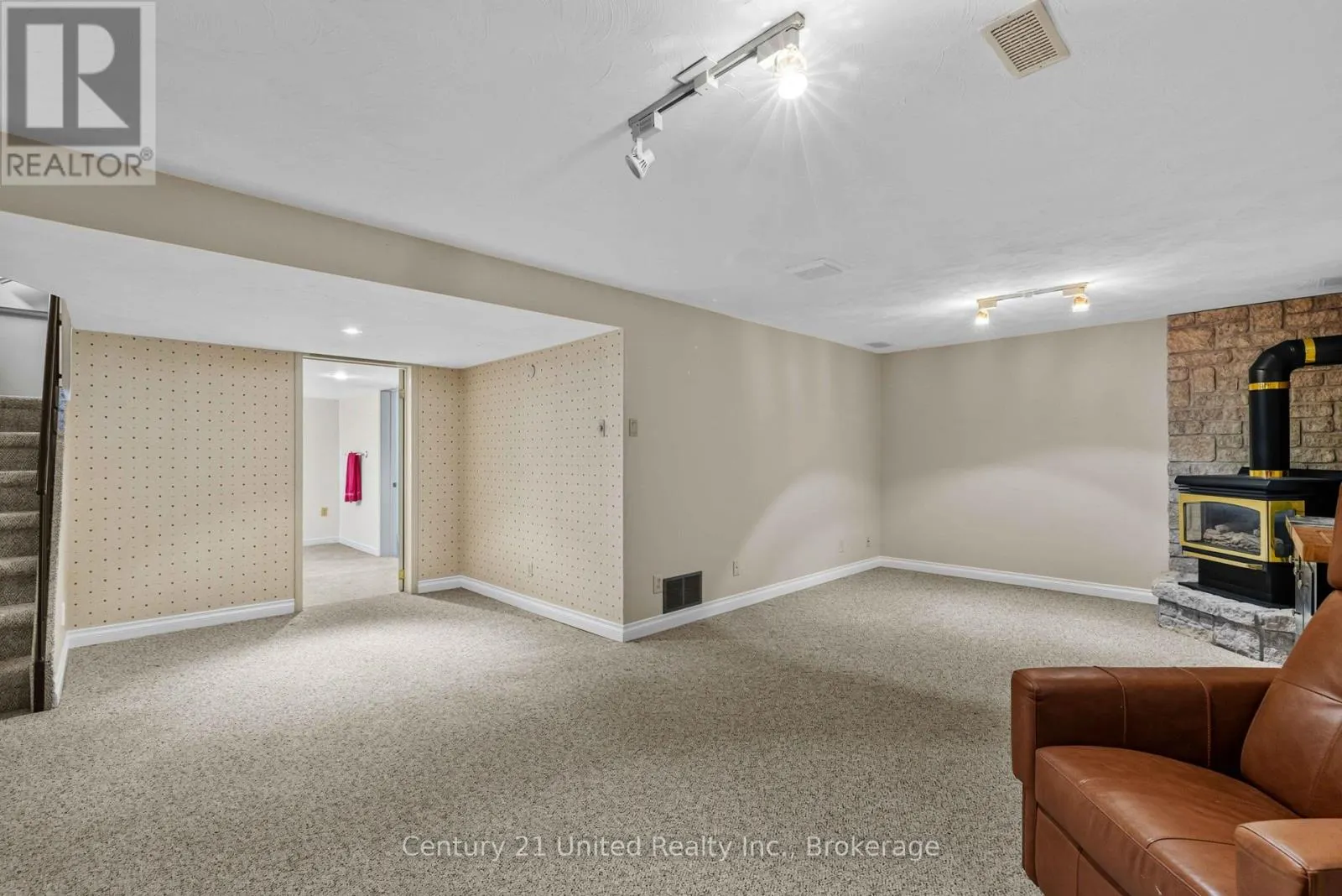 1203 ROYAL DRIVE
