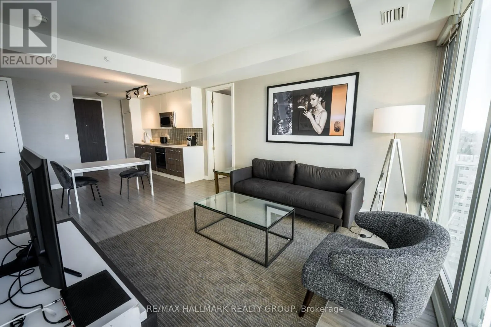 1805 - 111 CHAMPAGNE AVENUE