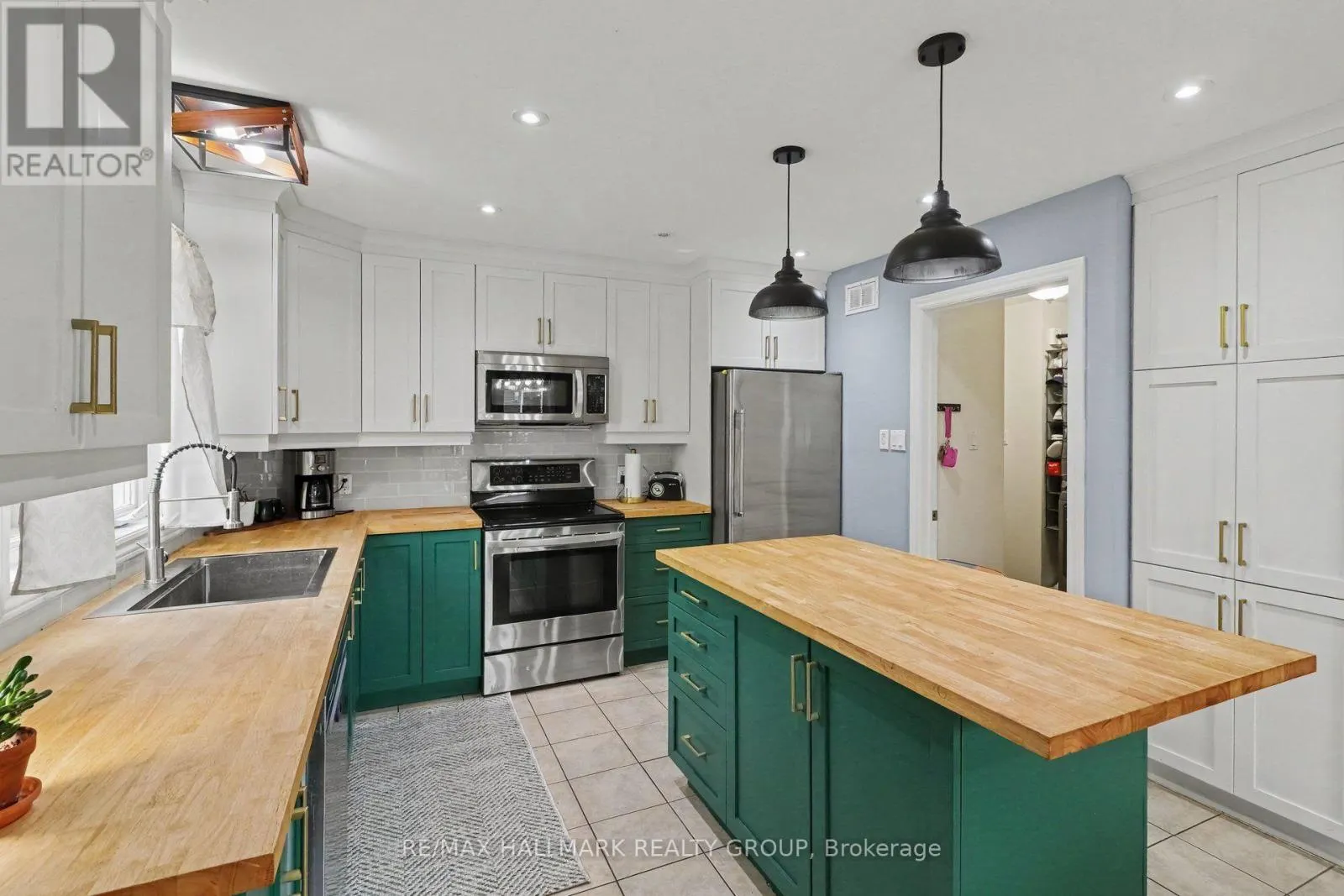 25 TABITHA CRES CRESCENT