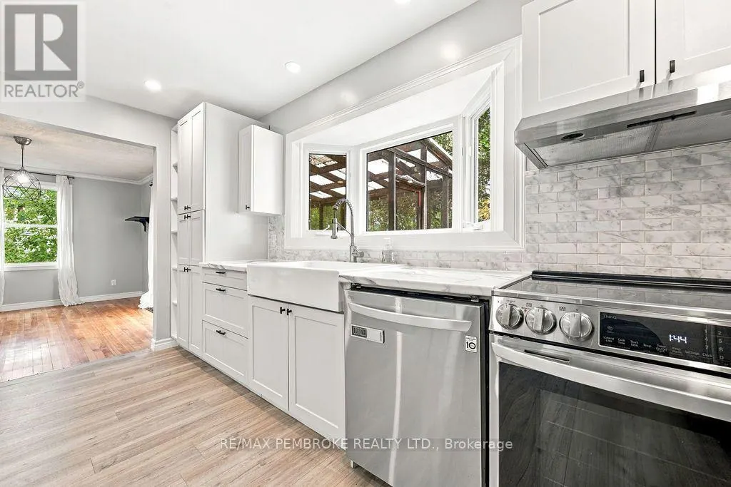 10 LAURIER AVENUE