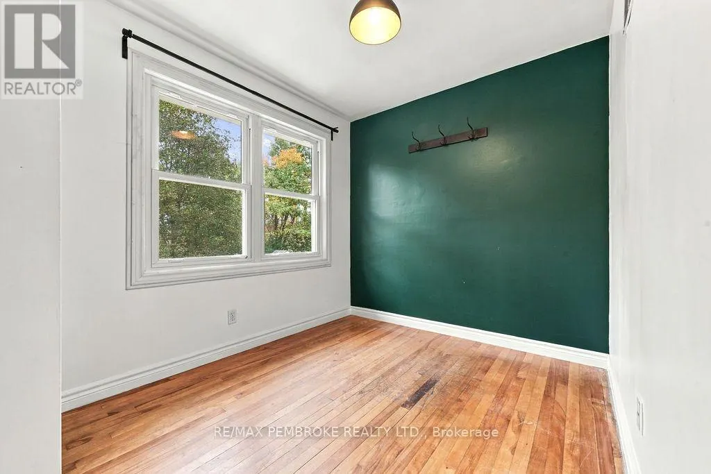 10 LAURIER AVENUE
