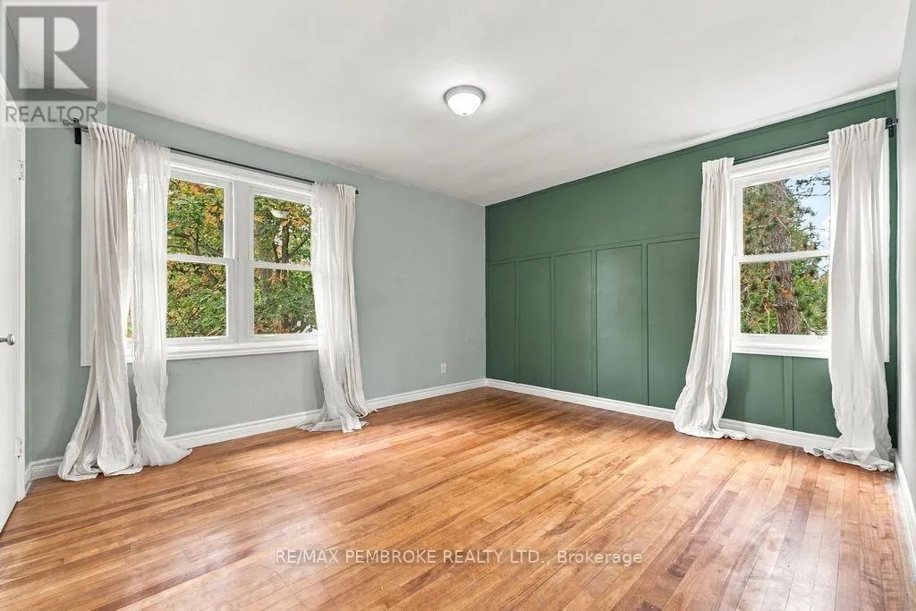10 LAURIER AVENUE