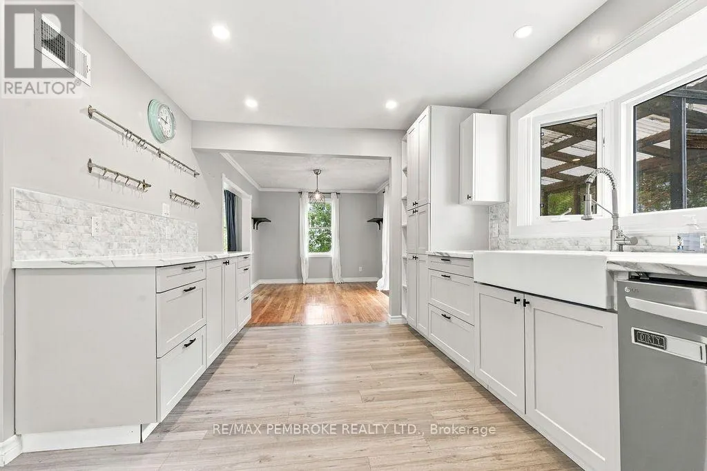 10 LAURIER AVENUE