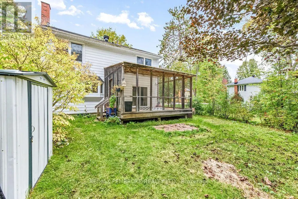 10 LAURIER AVENUE