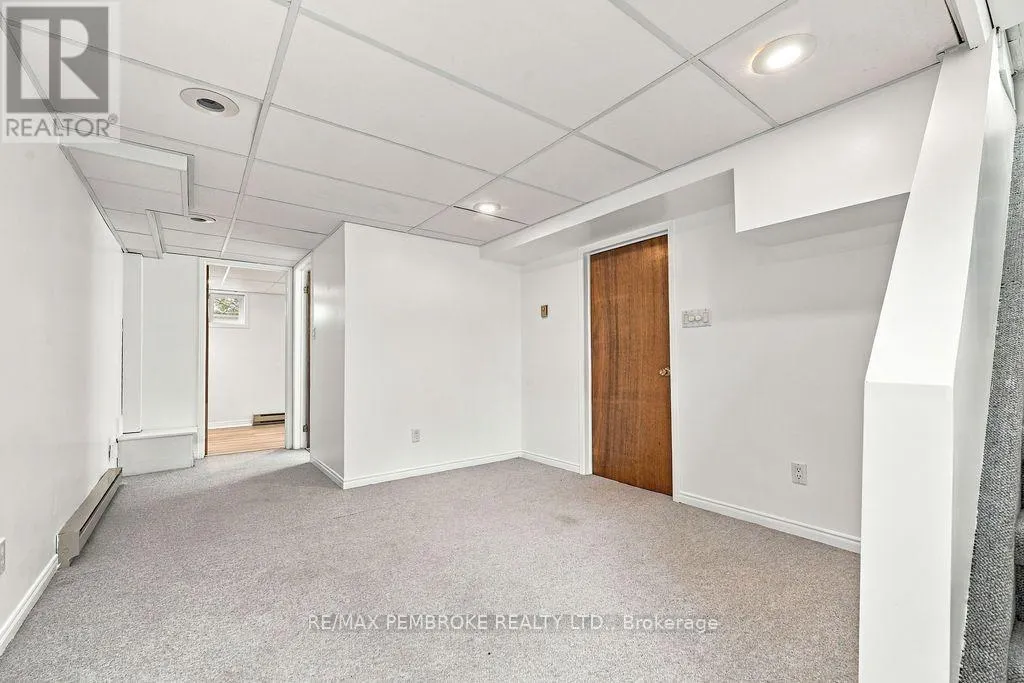 10 LAURIER AVENUE