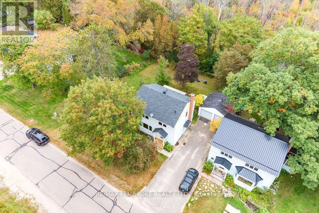 10 LAURIER AVENUE