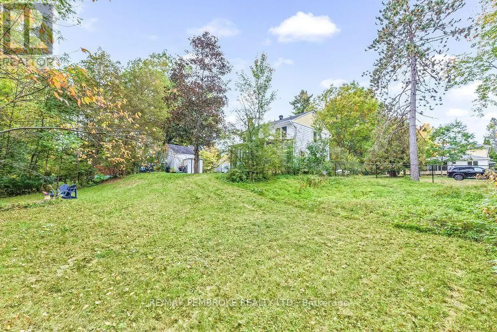 10 LAURIER AVENUE
